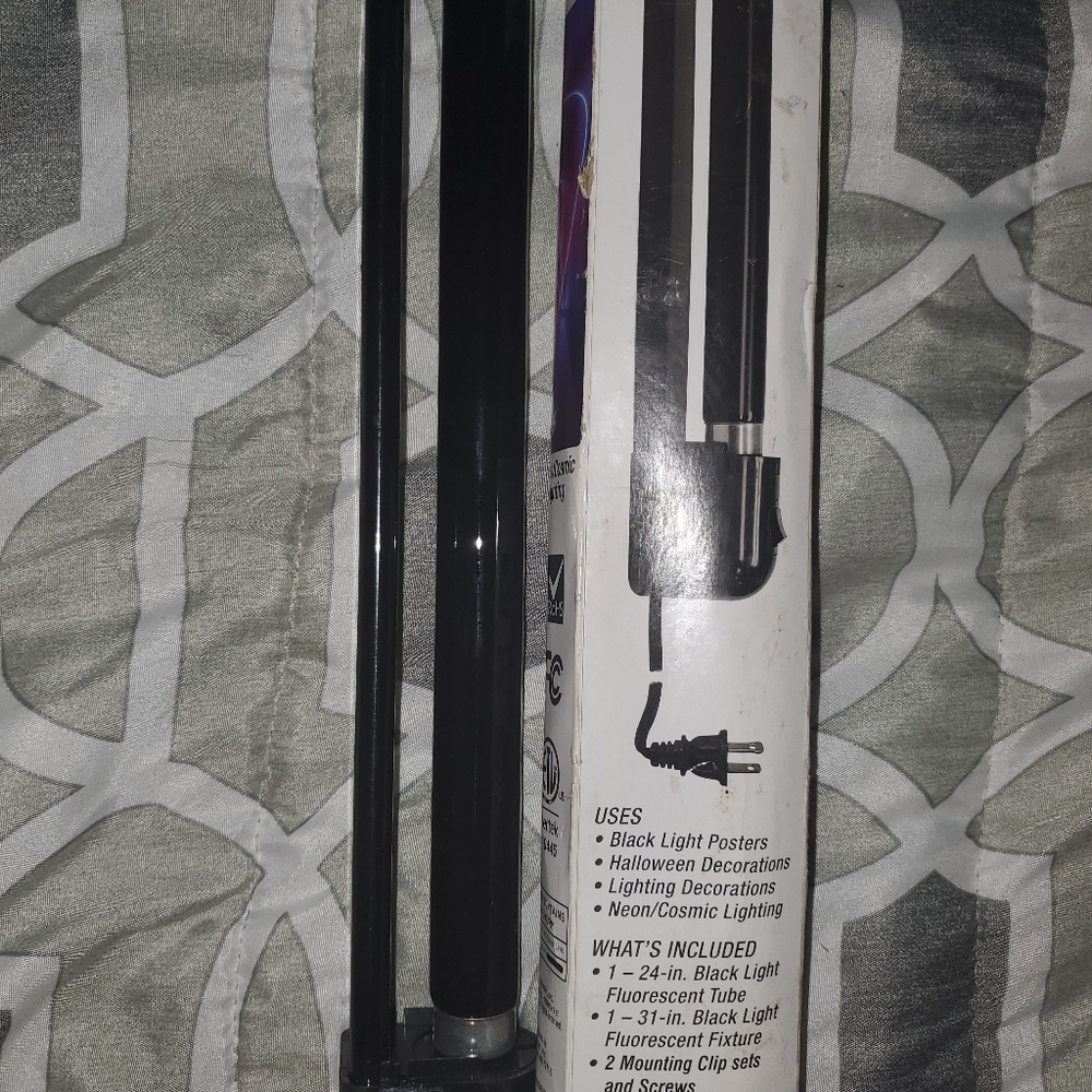 24 inch black light